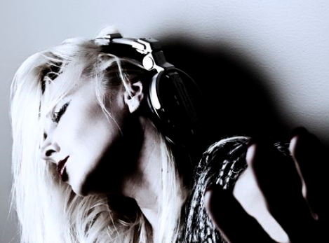 https://cdn.indiemusicreviews.net/images/nik11-6-a-m.png