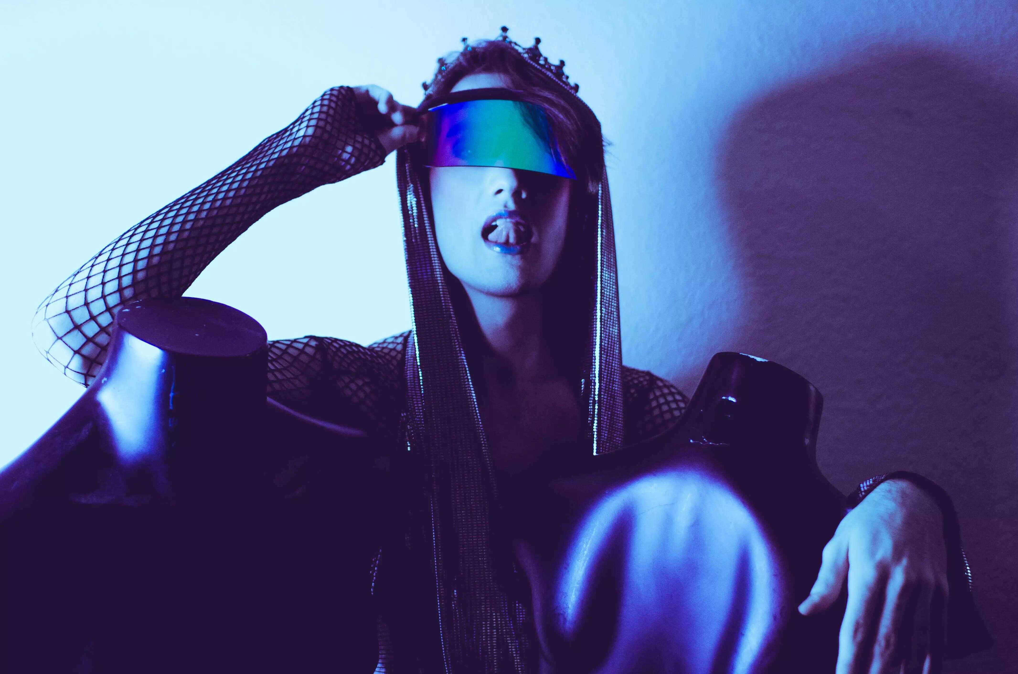 https://cdn.indiemusicreviews.net/images/nonbinary-artist-your-majesty-oriana-presents-queen.jpg