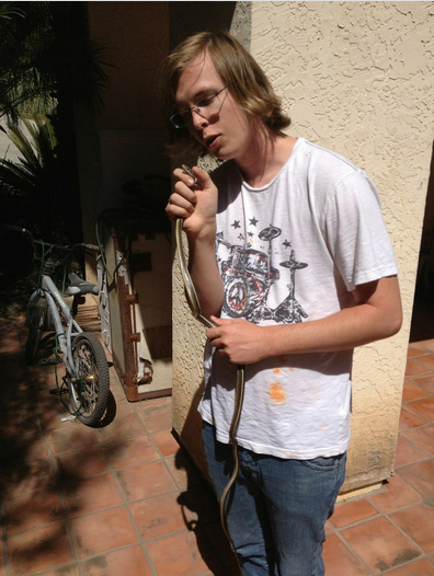 https://cdn.indiemusicreviews.net/images/offchace-sidewalk-blends-quirky-and-cool.png