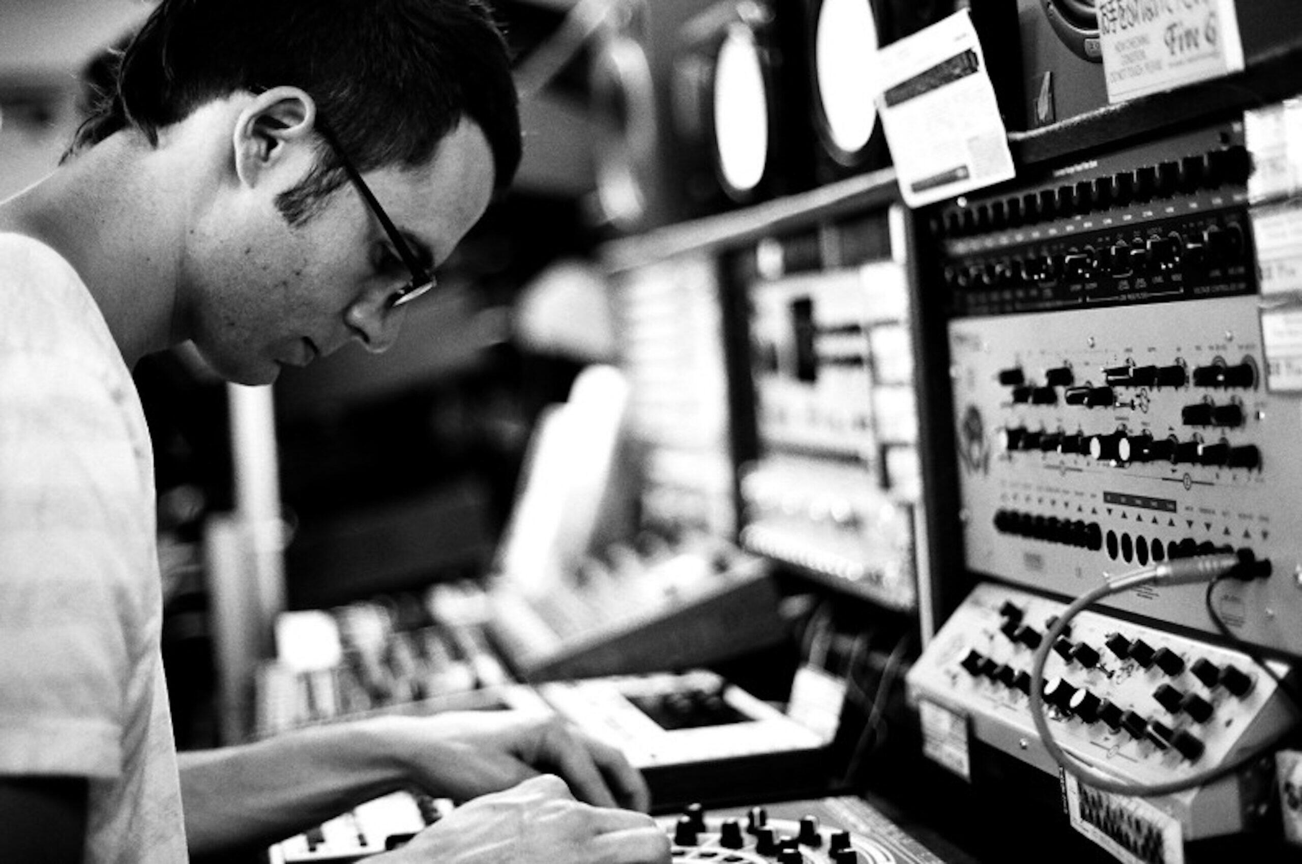https://cdn.indiemusicreviews.net/images/offering-an-introspective-outlook-into-electronic-and-alternative-music-solo-artist-blenny-driven-to-succeed.jpg