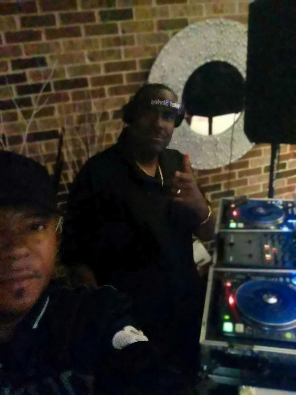 https://cdn.indiemusicreviews.net/images/old-school-rap-artist-introducing-mobski-get-with-it-campaign.jpg