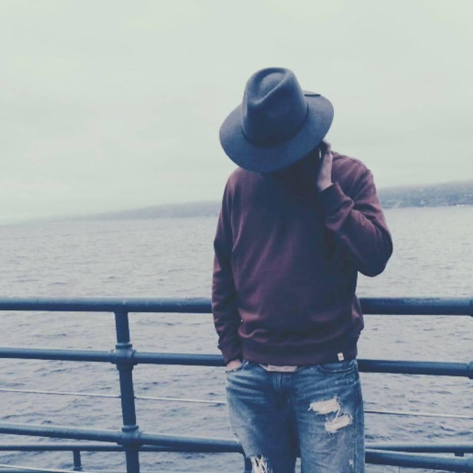 https://cdn.indiemusicreviews.net/images/prison-escapee-au-revoir-and-locket.jpg