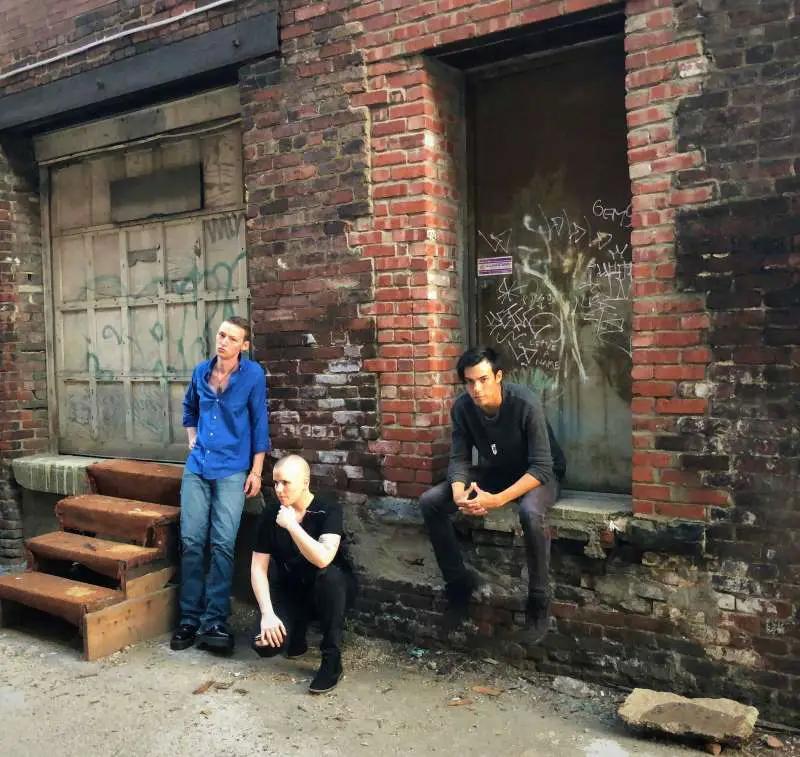 https://cdn.indiemusicreviews.net/images/progressive-alternative-metal-band-blue-clutch-releases-debut-album-silent-oblivion.jpg