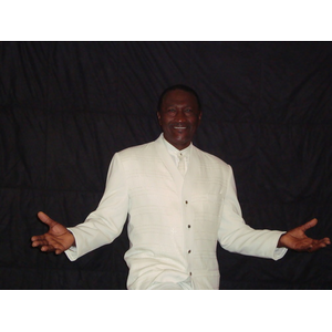 https://cdn.indiemusicreviews.net/images/rb-johnson-croons-the-hits.png