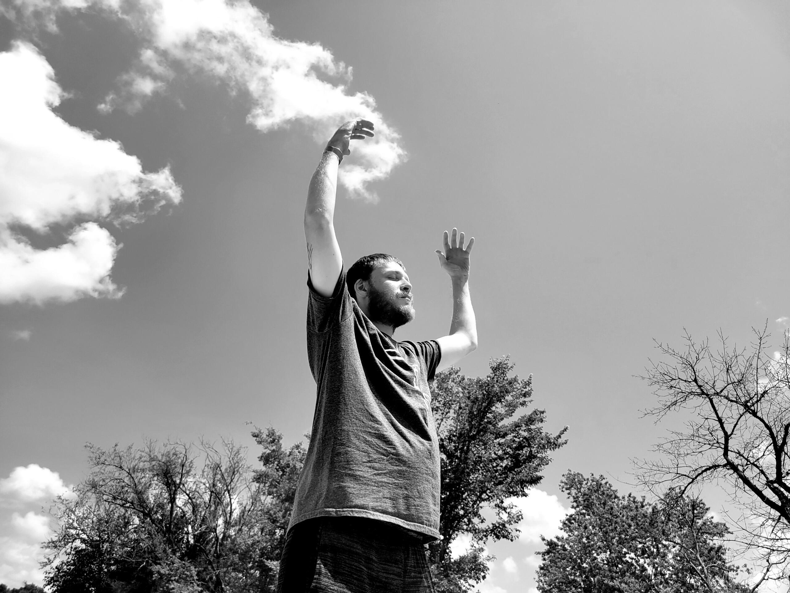 https://cdn.indiemusicreviews.net/images/rebranding-christian-hip-hop-music-to-spread-love-rising-talent-eric-cohen-creates-music-that-heals.jpg