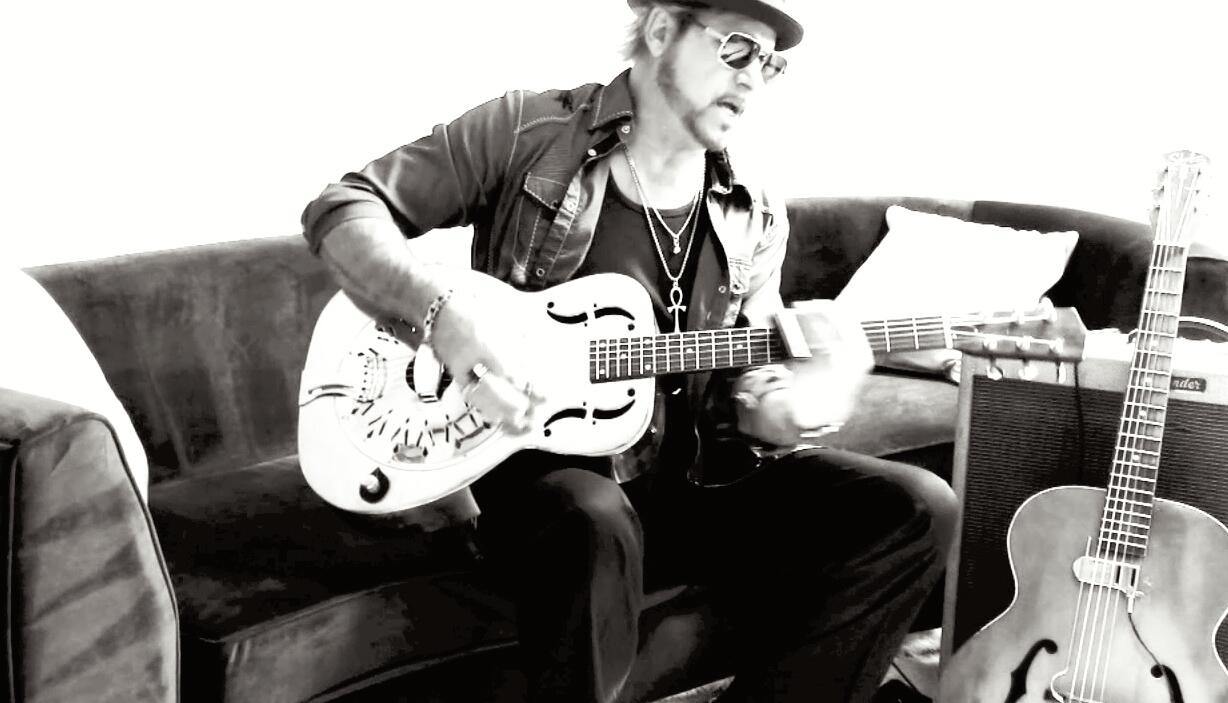 https://cdn.indiemusicreviews.net/images/resonator-blues-lp-by-derek-davis.jpg