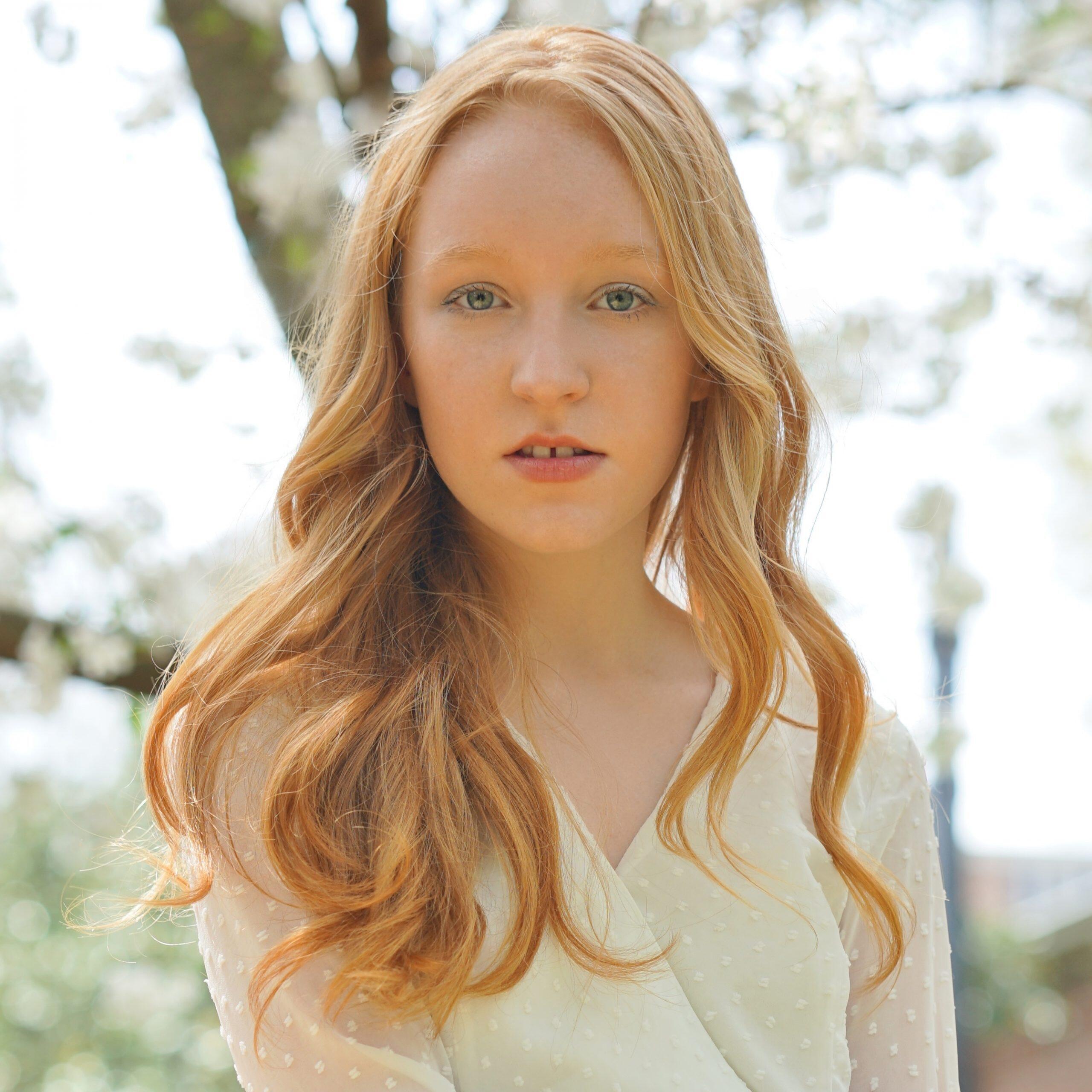 https://cdn.indiemusicreviews.net/images/rich-and-captivating-country-and-pop-musical-compositions-budding-teen-artist-heather-mackenzie-driven-to-rise.jpg