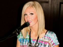 https://cdn.indiemusicreviews.net/images/rising-indiepop-artist-emily-simonian.png