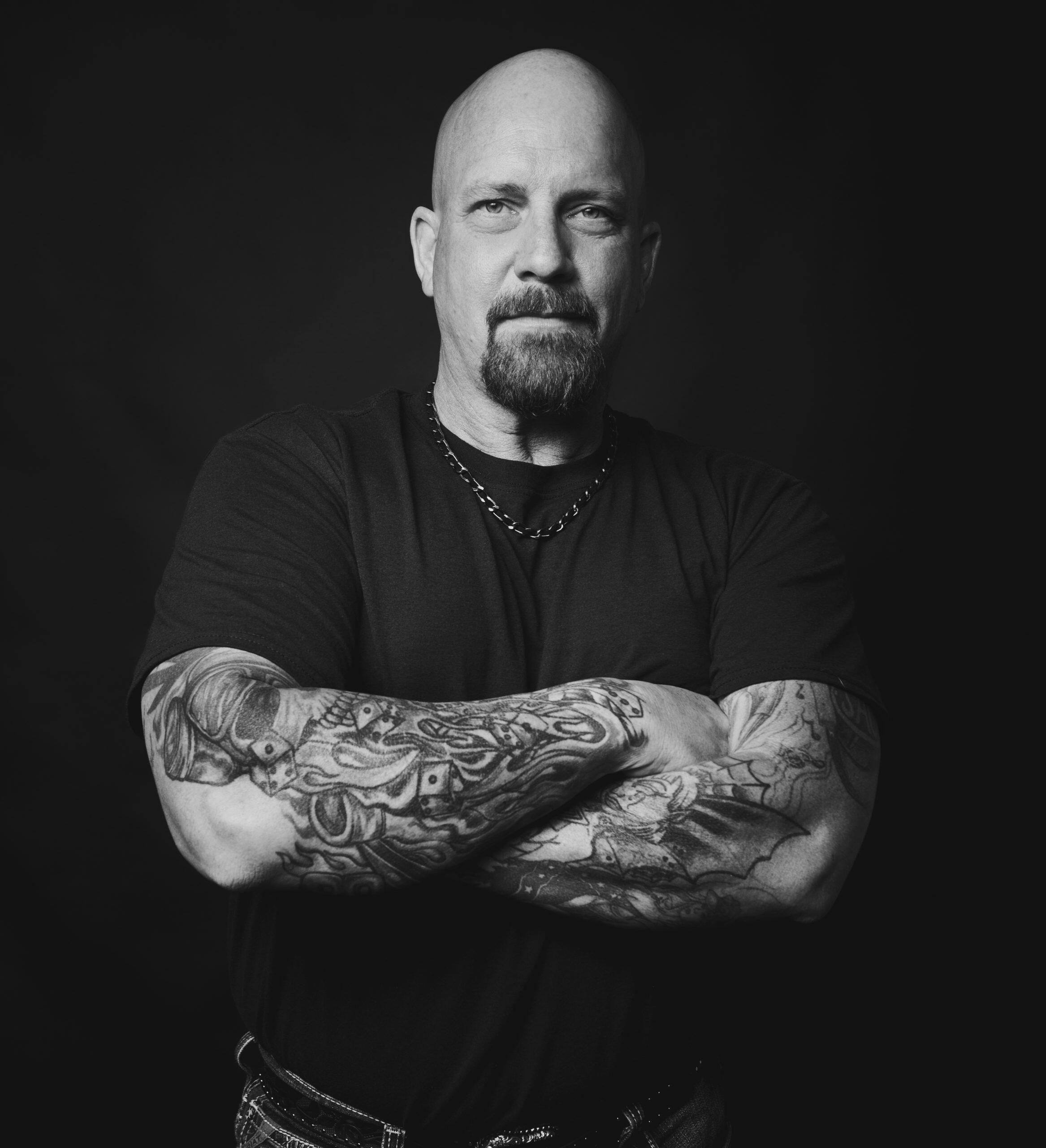 https://cdn.indiemusicreviews.net/images/rising-outlaw-gospel-musician-andrew-marshall-lays-out-the-path-to-transformation-in-new-single-i-dont-live-there-anymore.jpg