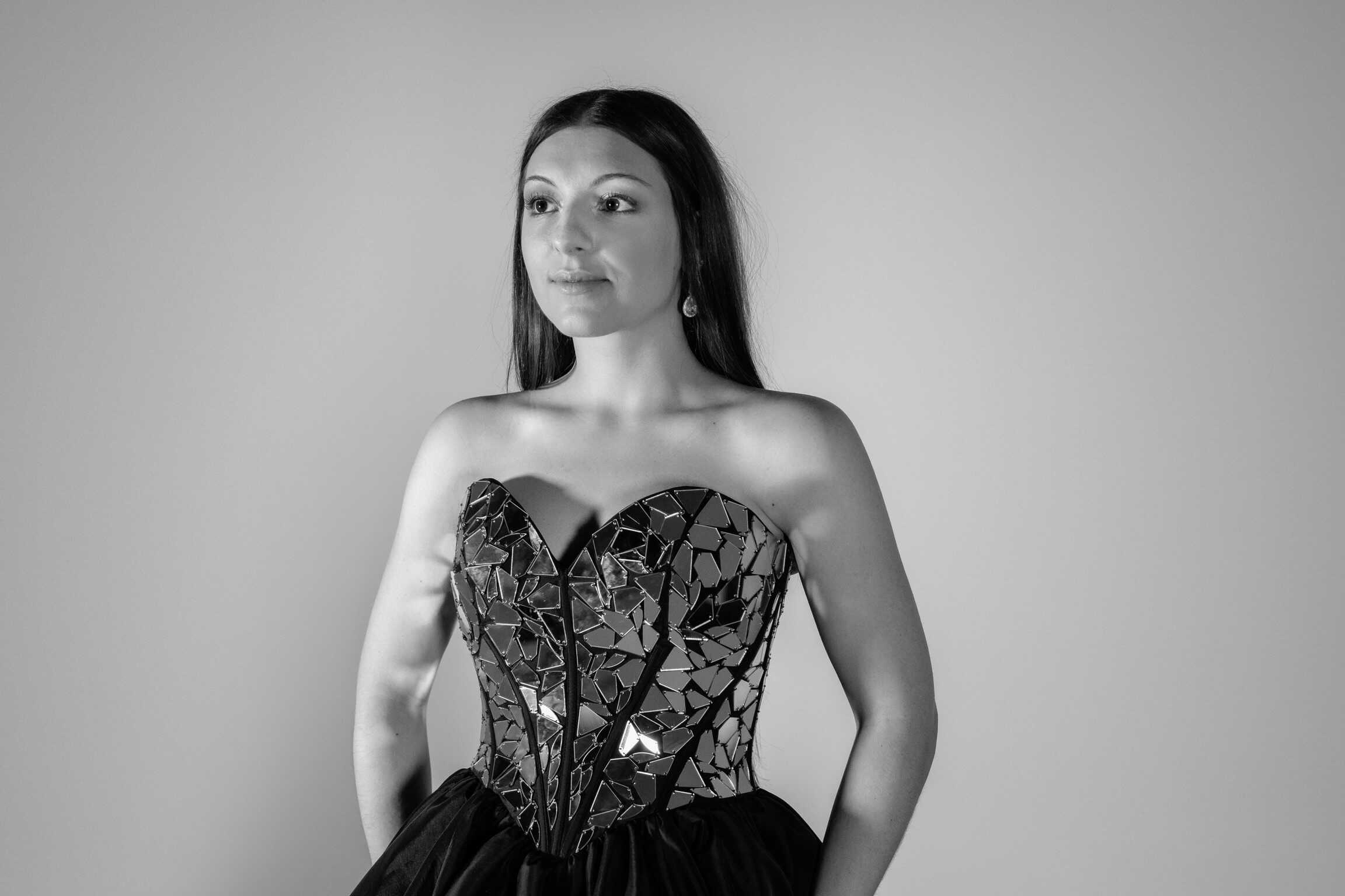 https://cdn.indiemusicreviews.net/images/singer-songwriter-bri-taylor-gray-releases-ep-titled-fragments.jpeg