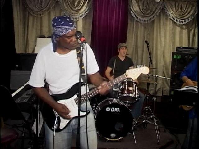 https://cdn.indiemusicreviews.net/images/sleepys-exit-band-asks-are-you-clairvoyant.jpg