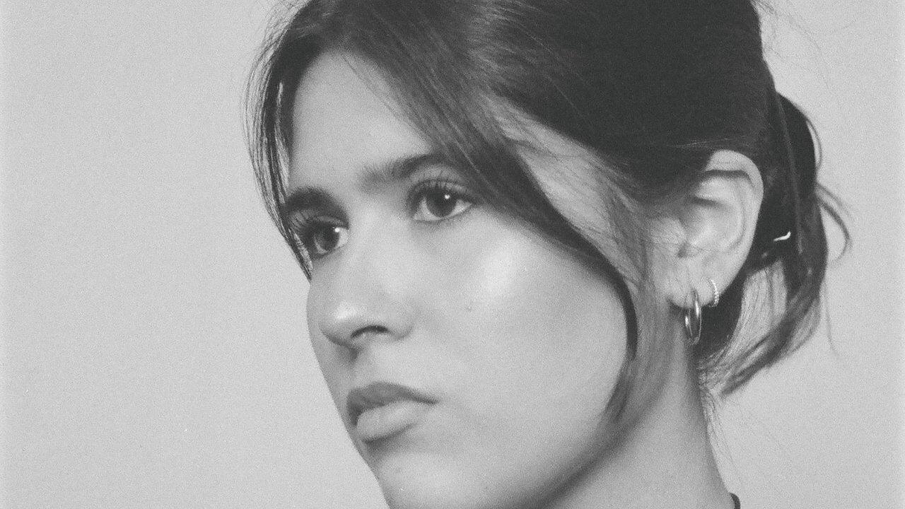 https://cdn.indiemusicreviews.net/images/sofia-sampaio-blends-brazilian-rhythms-with-90s-rock-sensibilities-in-new-pop-anthems.jpg https://cdn.indiemusicreviews.net/images/sofia-sampaio-blends-brazilian-rhythms-with-90s-rock-sensibilities-in-new-pop-anthems.jpg