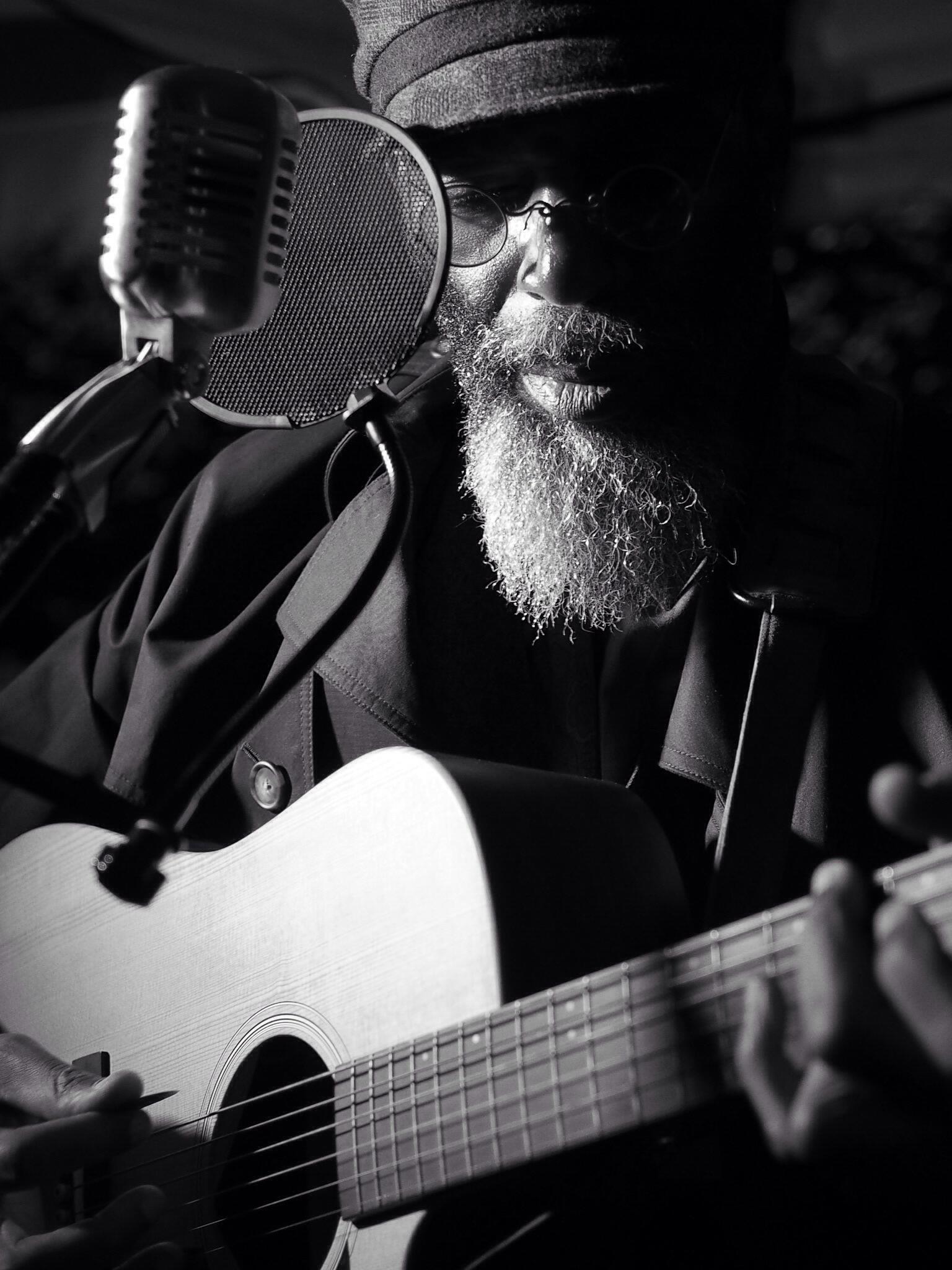 https://cdn.indiemusicreviews.net/images/steven-norman-long-message-for-the-masses-cd.jpg