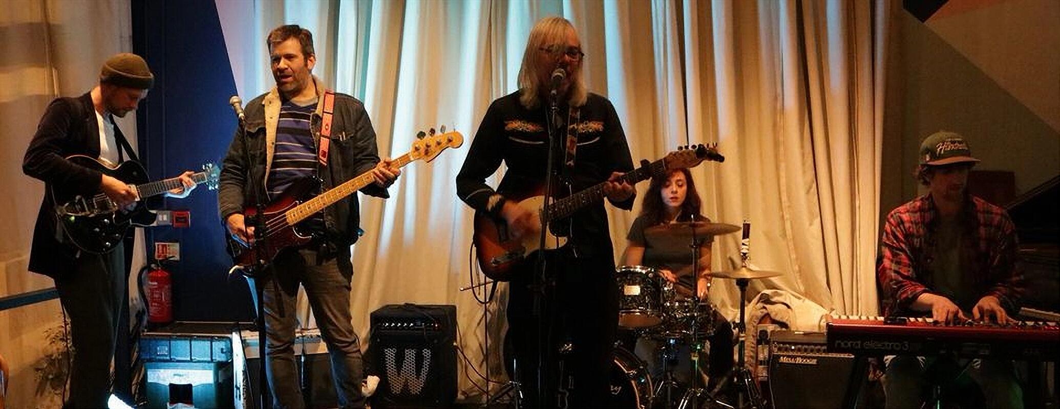 https://cdn.indiemusicreviews.net/images/stripnroll-fuses-pop-music-with-rock-compositions.jpg
