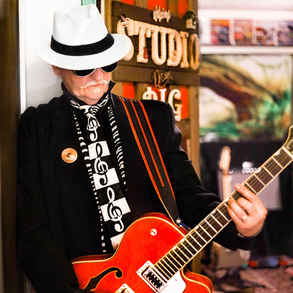 https://cdn.indiemusicreviews.net/images/telling-stories-of-love-loss-and-tragedy-larenzo-dutoni-is-redefining-the-pop-rock-genre-with-his-newest-release-titled-tonight-sleep-tight-my-love.jpg
