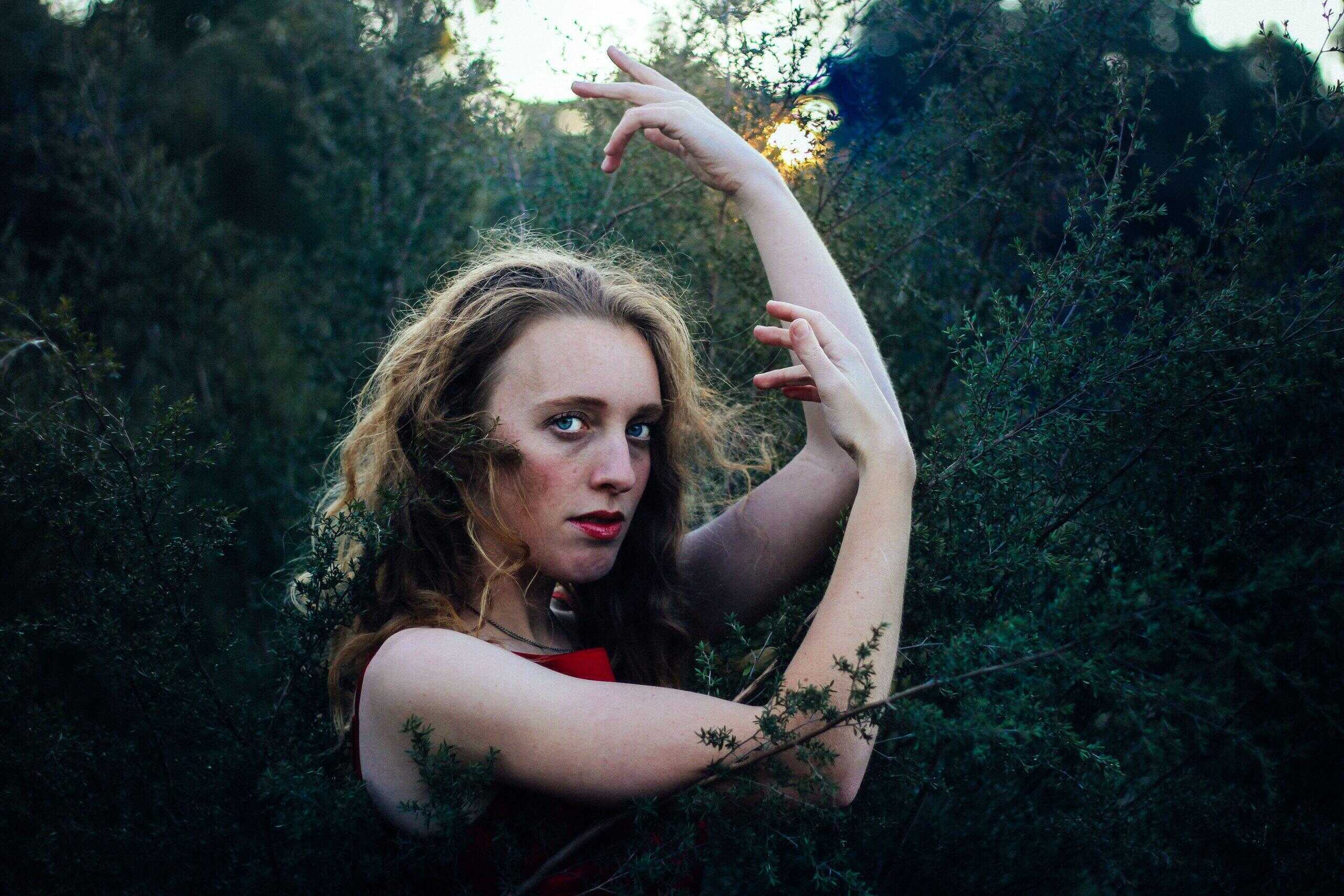 https://cdn.indiemusicreviews.net/images/the-beginning-of-a-new-music-era-isobel-knight-brings-out-her-newest-single-conversationalist.jpg