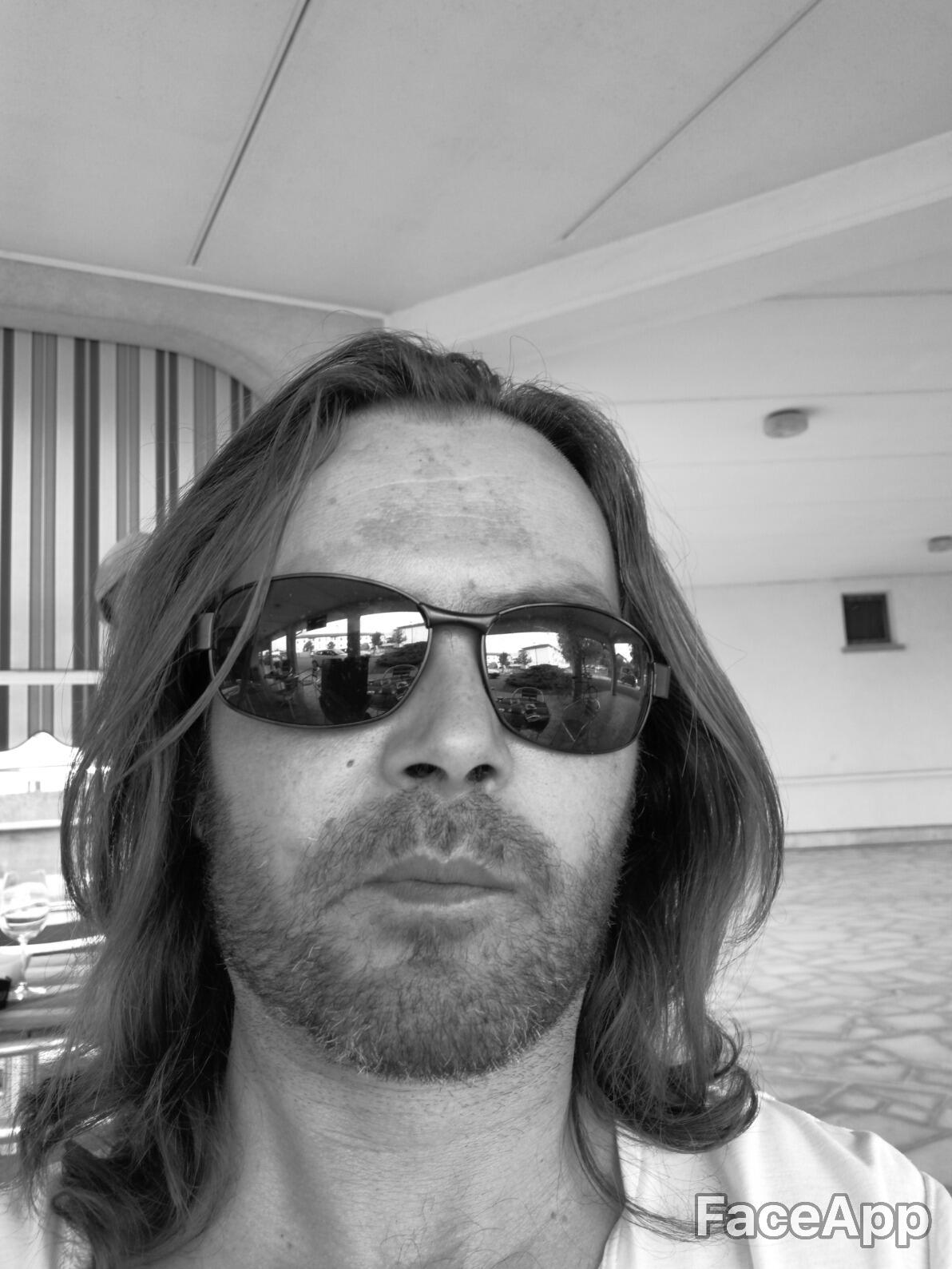 https://cdn.indiemusicreviews.net/images/the-futuristic-electric-new-face-of-electronic-dance-music-carl-langhley-drops-powerful-new-single-vax-no-vax.jpg