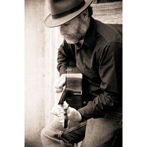 https://cdn.indiemusicreviews.net/images/the-kings-court-writes-from-the-heart.png