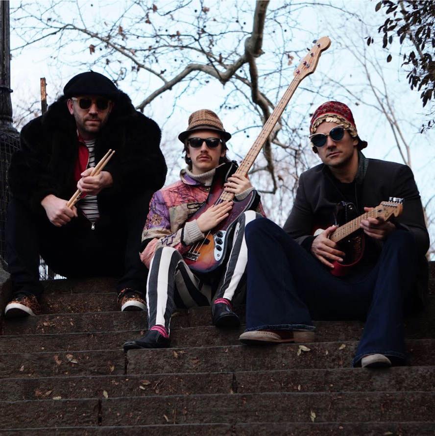 https://cdn.indiemusicreviews.net/images/the-merrymakers-orchestrina-drop-demo.jpg