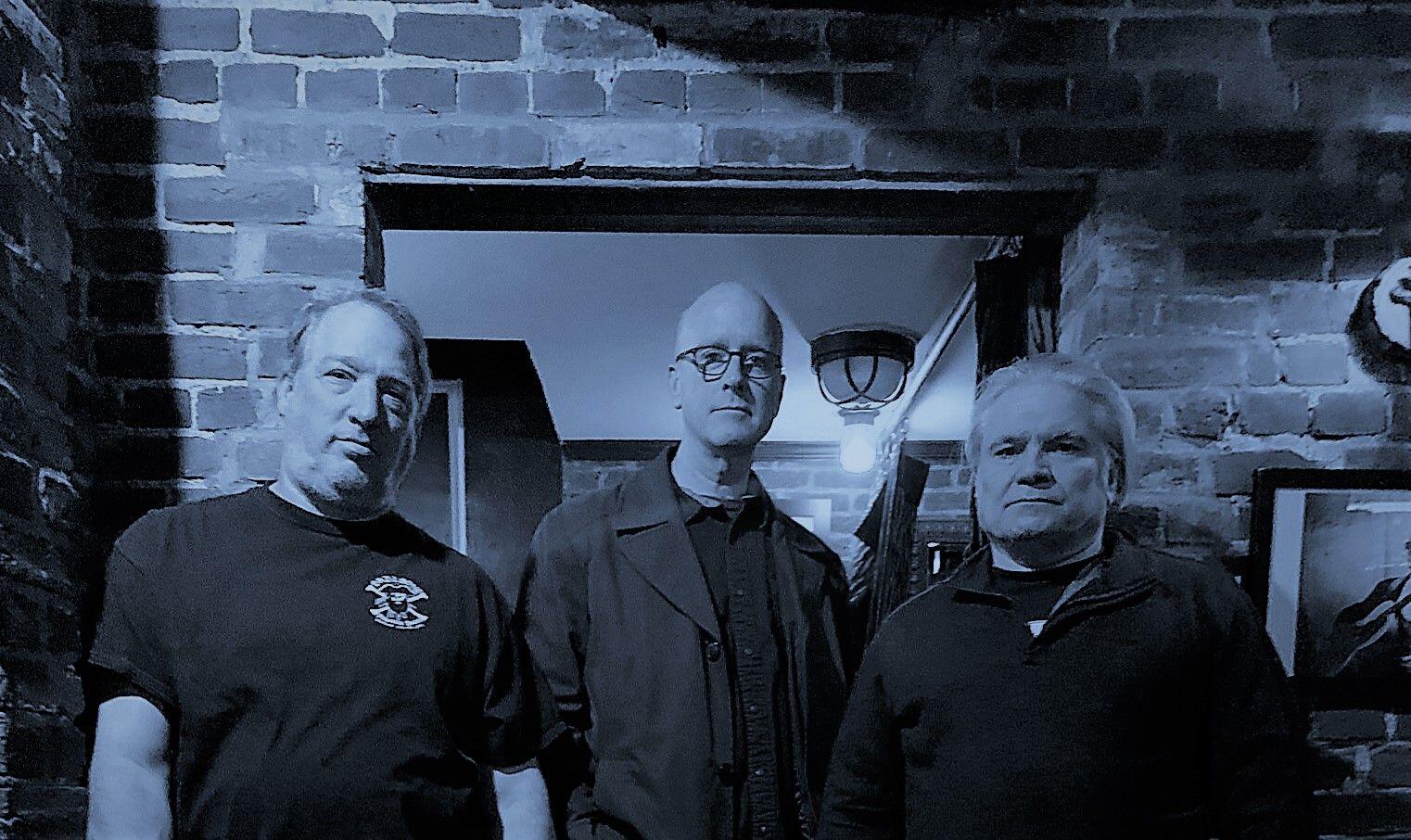 https://cdn.indiemusicreviews.net/images/the-periwinkles-invite-you-to-rock-to-their-sound.jpg