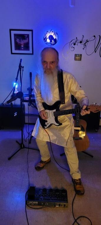 https://cdn.indiemusicreviews.net/images/the-sojourn-musician-as-david-moses-dewitt-to-bring-melodies-and-lyrics-of-hope-and-inspiration.jpg