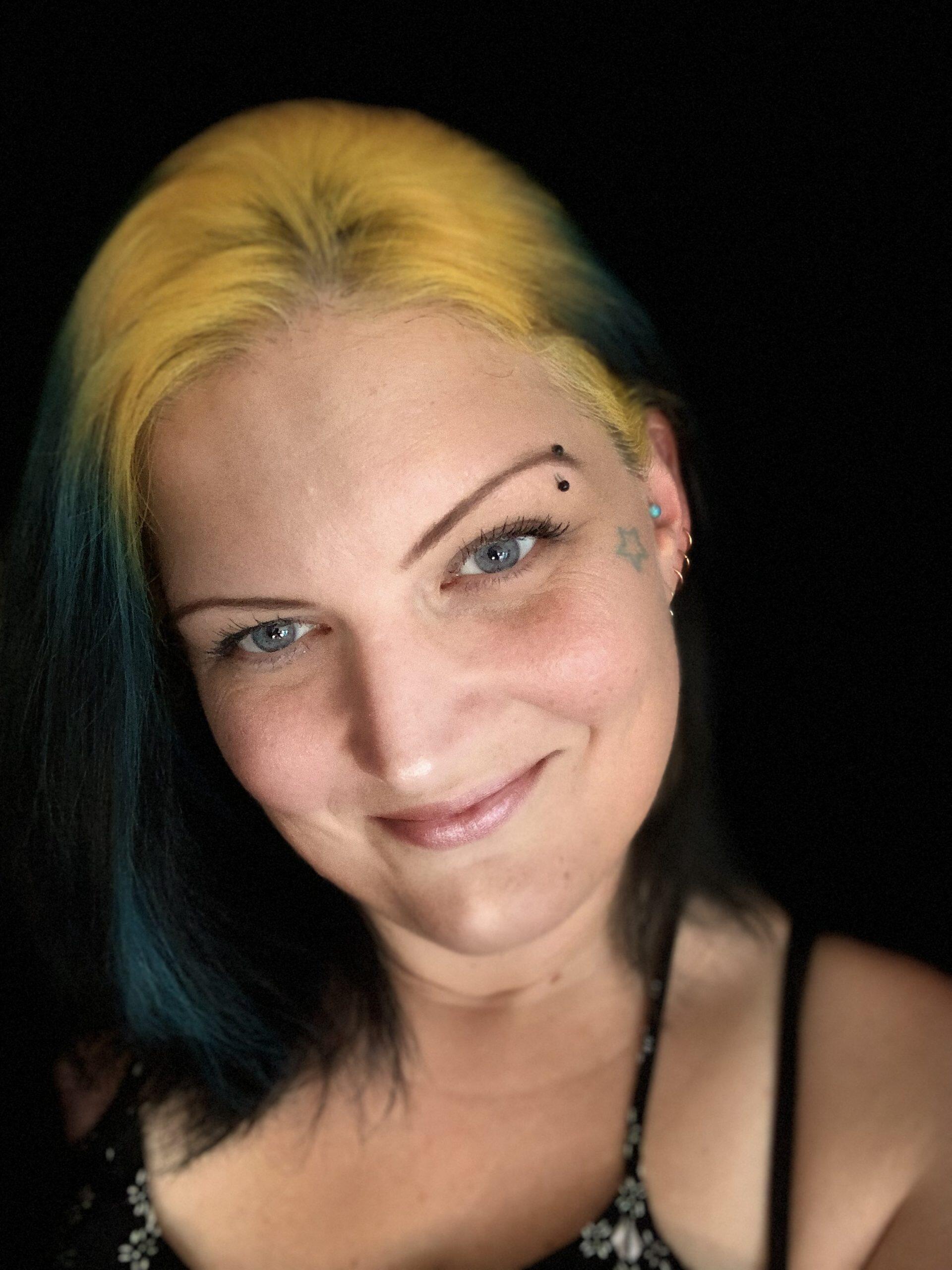 https://cdn.indiemusicreviews.net/images/this-artists-encourages-everyone-never-to-let-go-of-those-butterflies-uplifting-positive-and-soothing-music-by-lizzibear.jpg