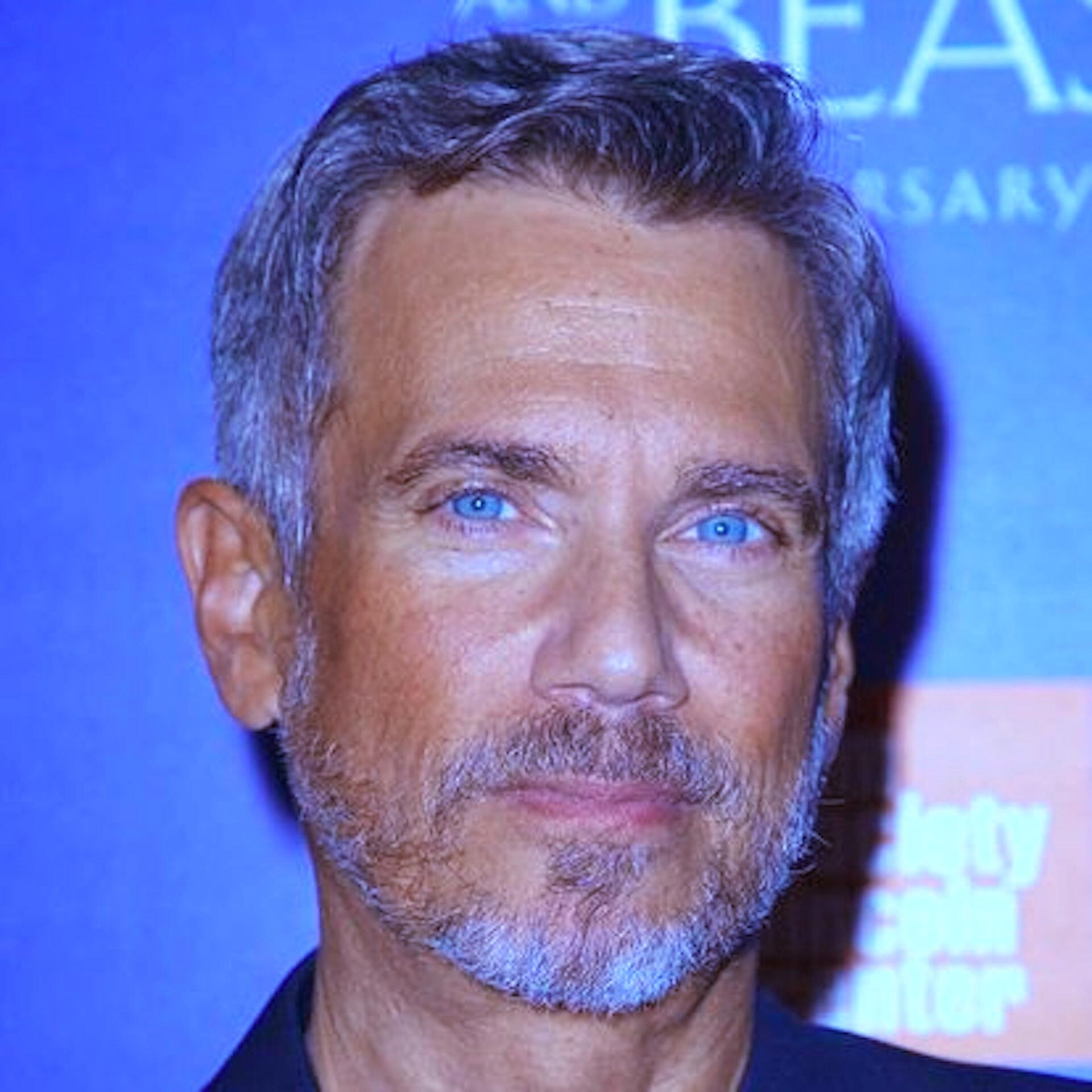 https://cdn.indiemusicreviews.net/images/transforming-his-five-decade-long-career-to-its-acme-robby-benson-gets-even-more-personal-on-his-new-lp-simple-man.jpg