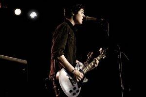 https://cdn.indiemusicreviews.net/images/trey-connor-while-everything-is-now.jpg