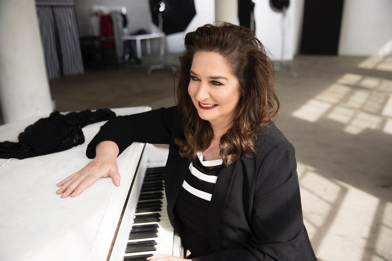 https://cdn.indiemusicreviews.net/images/valerie-fahren-say-you-love-me.jpg