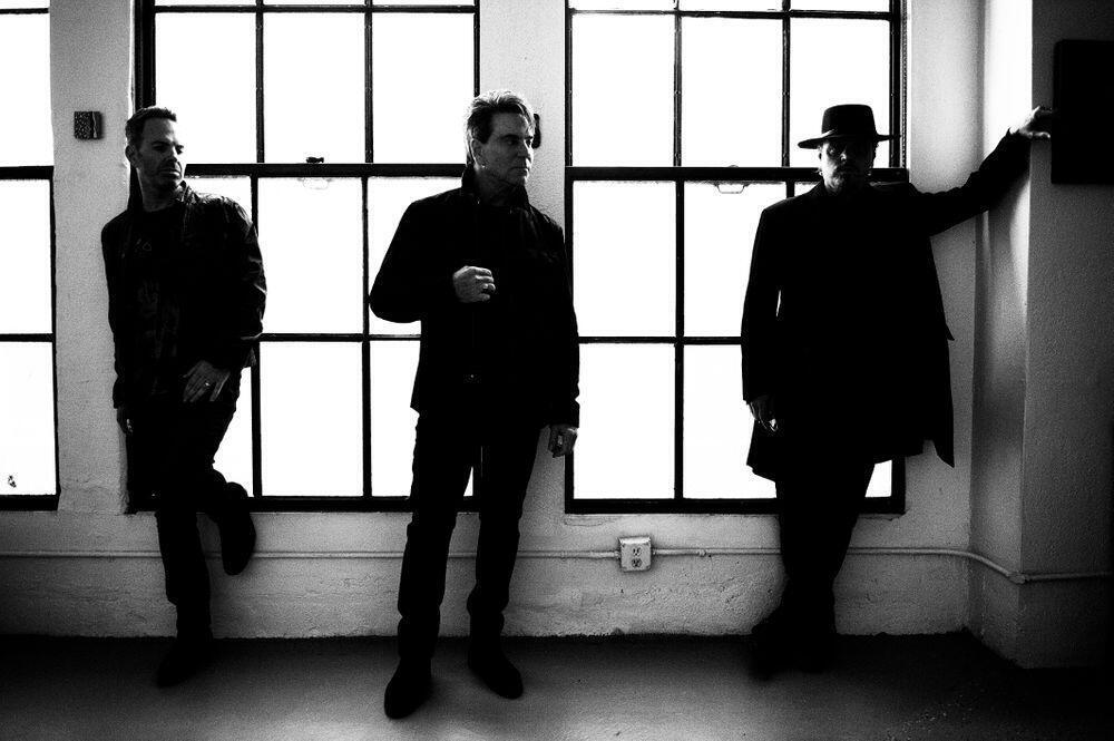 https://cdn.indiemusicreviews.net/images/waves-single-video-by-ashrr.jpg