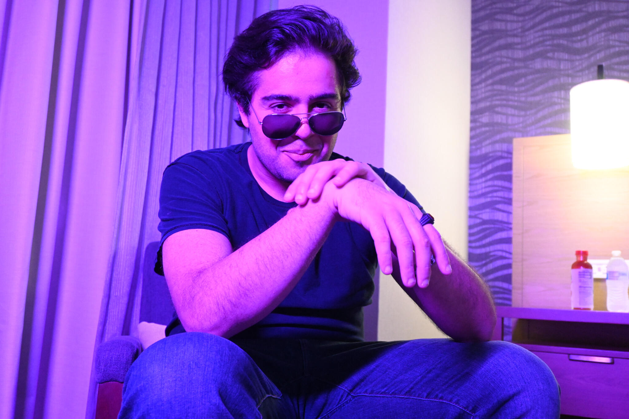 https://cdn.indiemusicreviews.net/images/weaving-heartfelt-connections-with-soul-stirring-electronic-music-budding-powerhouse-mna-unveils-new-single.jpg